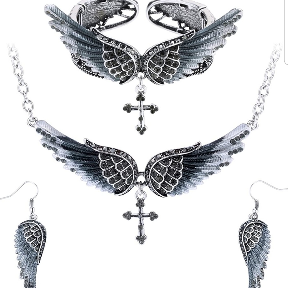 "NEW" in original packaging ~ Angel Wing Jewelry